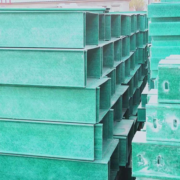 南寧市槽式梯式防腐玻璃鋼電纜橋架生產(chǎn)廠家批發(fā)價現(xiàn)貨