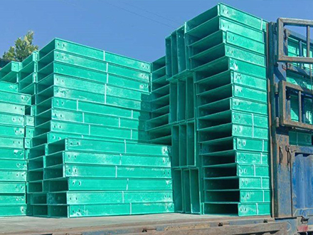 300*200玻璃鋼電纜橋架多少錢一米？